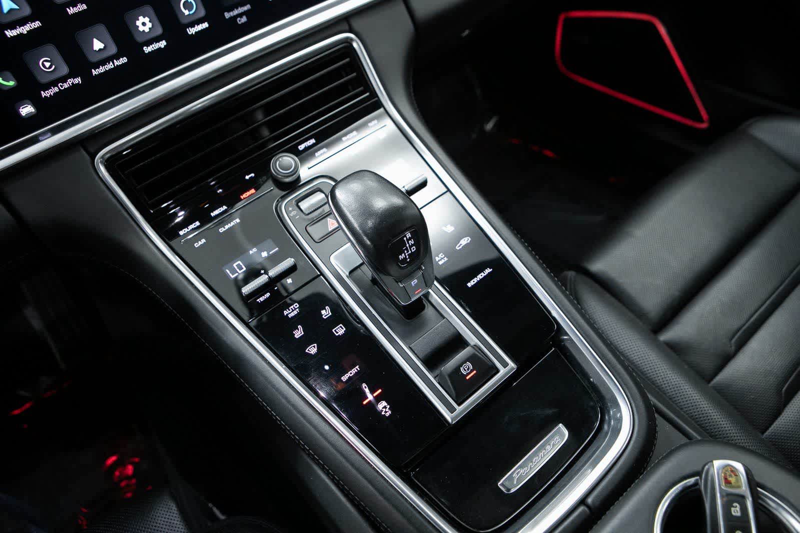 Thumbnail: 2022 Porsche Panamera - 21