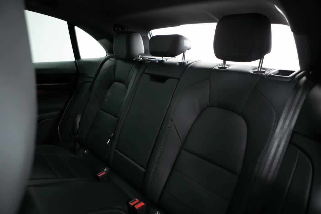 Thumbnail: 2025 Porsche Macan - 34