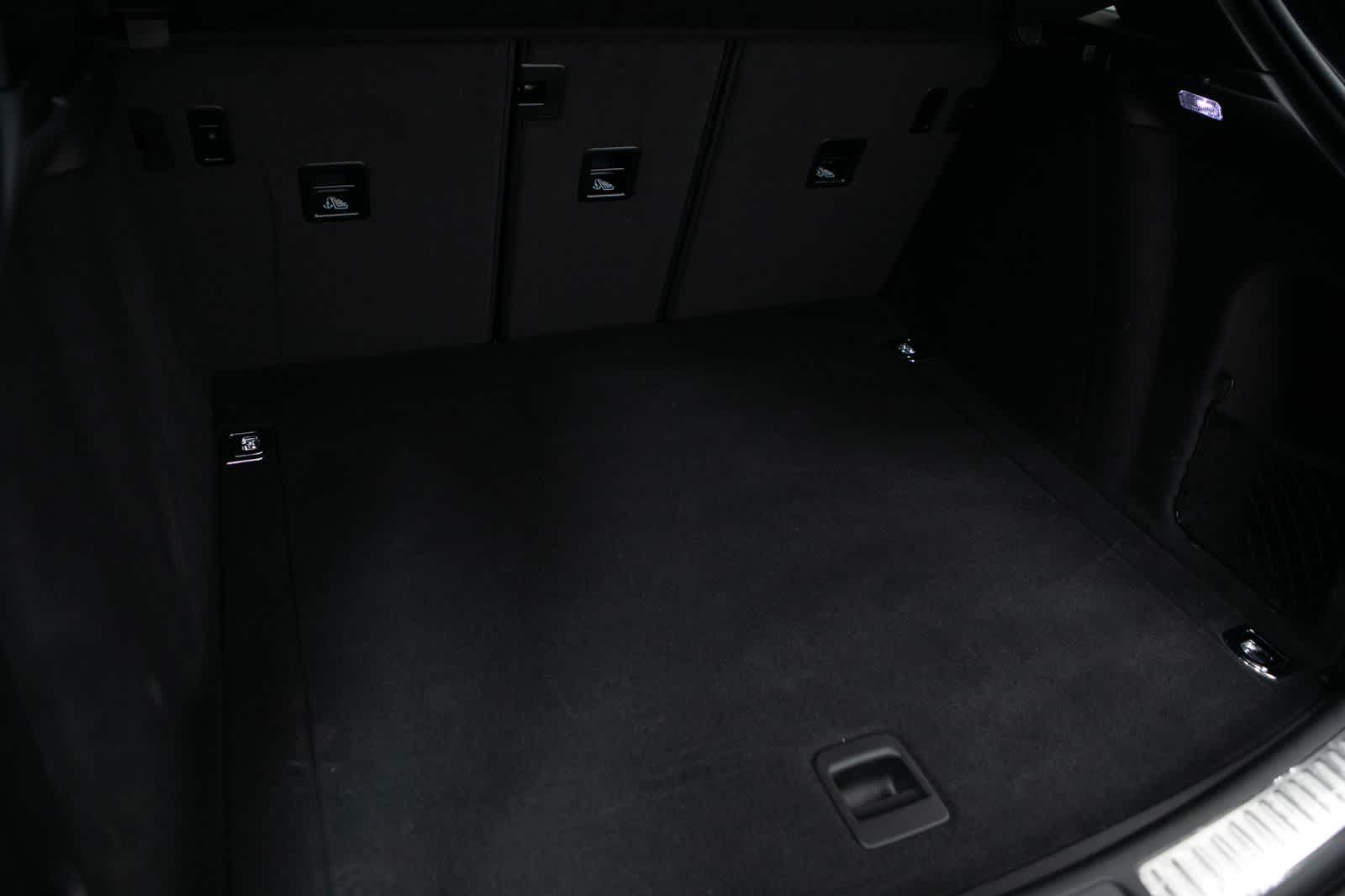 Thumbnail: 2026 Porsche Macan - 38