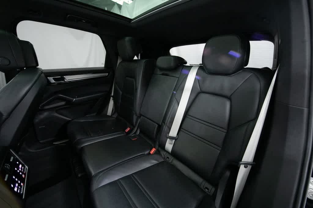 Thumbnail: 2022 Porsche Cayenne - 28