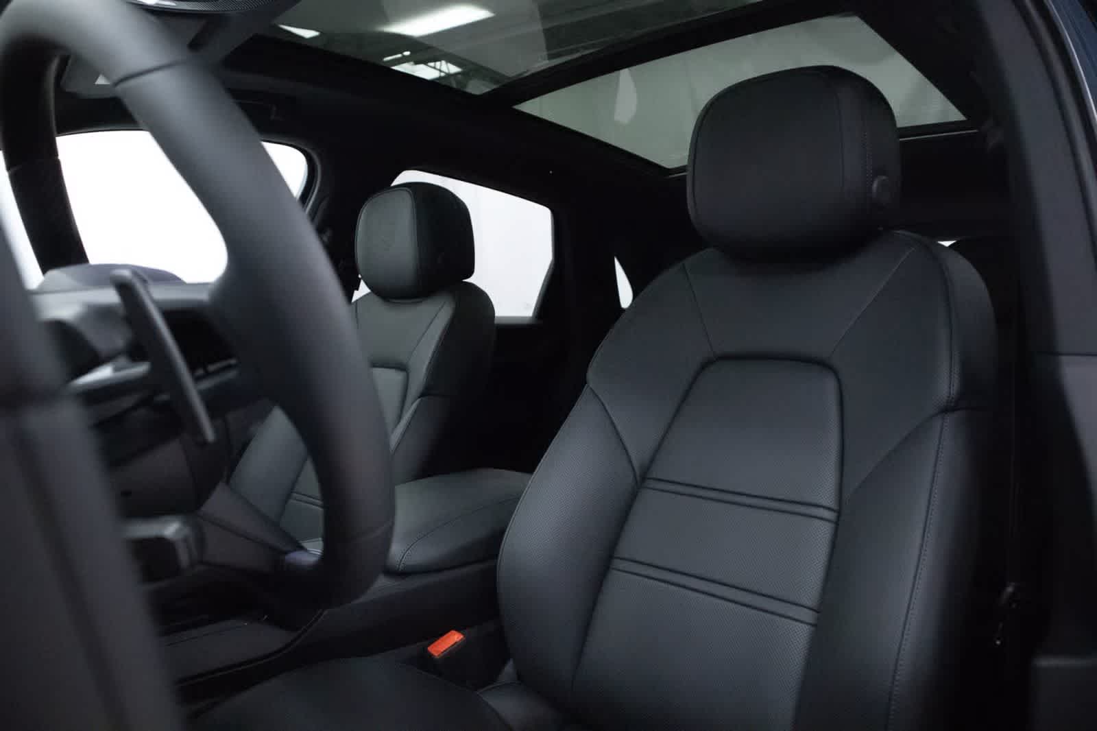 Thumbnail: 2025 Porsche Cayenne - 5