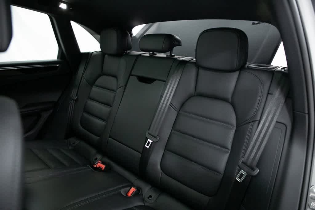 Thumbnail: 2025 Porsche Macan - 31