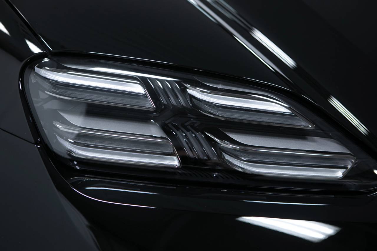 Thumbnail: 2026 Porsche Macan - 13