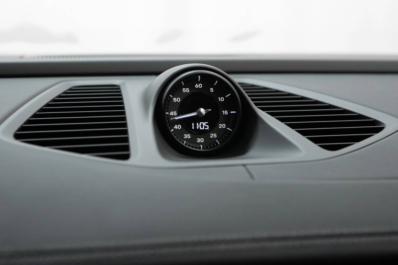 Thumbnail: 2026 Porsche Macan - 30