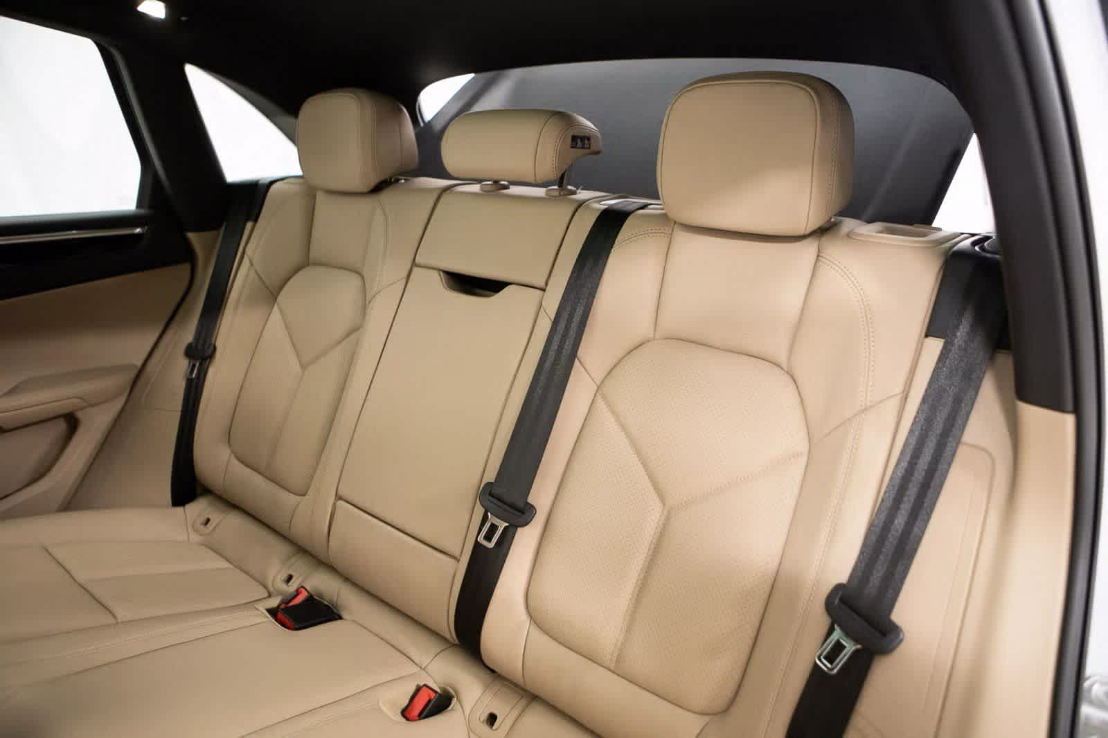 Thumbnail: 2026 Porsche Macan - 31