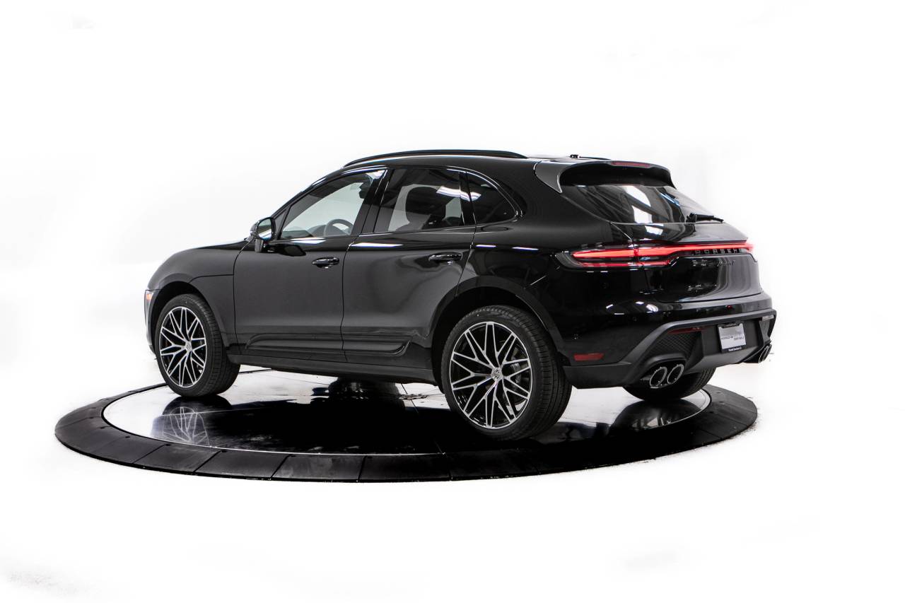 Thumbnail: 2026 Porsche Macan - 3