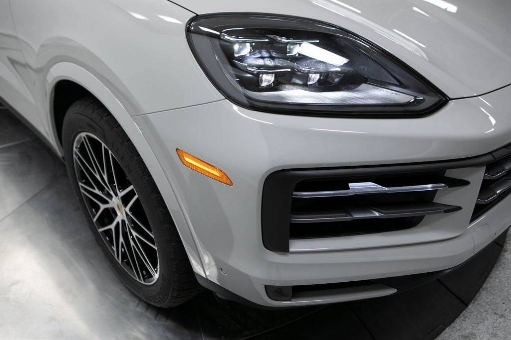 Thumbnail: 2025 Porsche Cayenne - 12