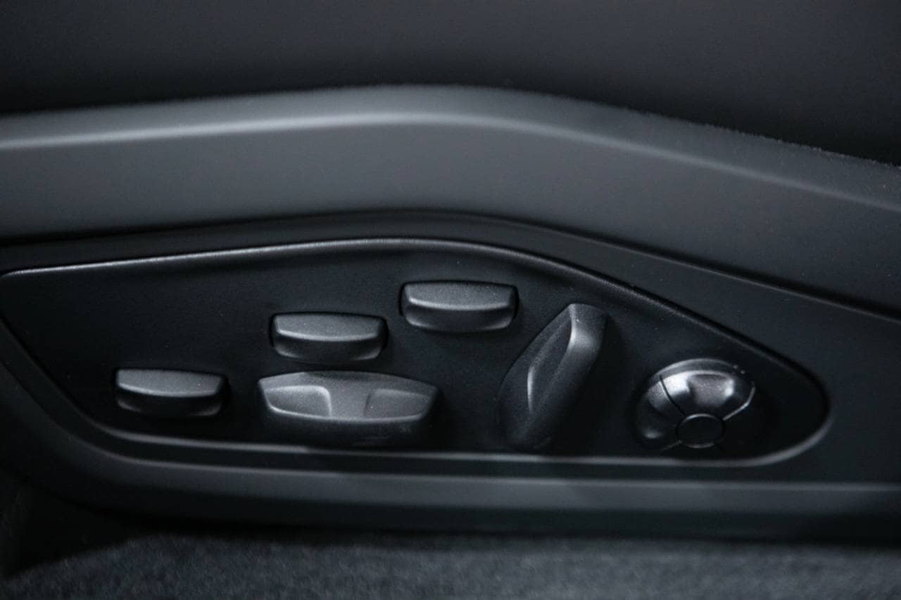 Thumbnail: 2026 Porsche Taycan - 24