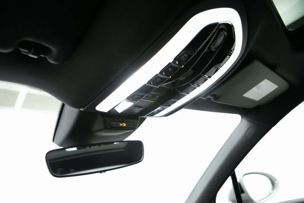 Thumbnail: 2025 Porsche Macan - 30
