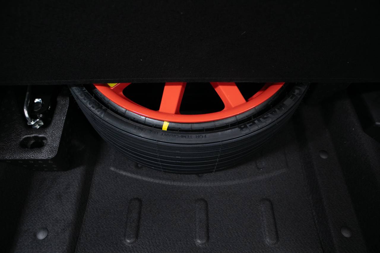 Thumbnail: 2026 Porsche Macan - 38