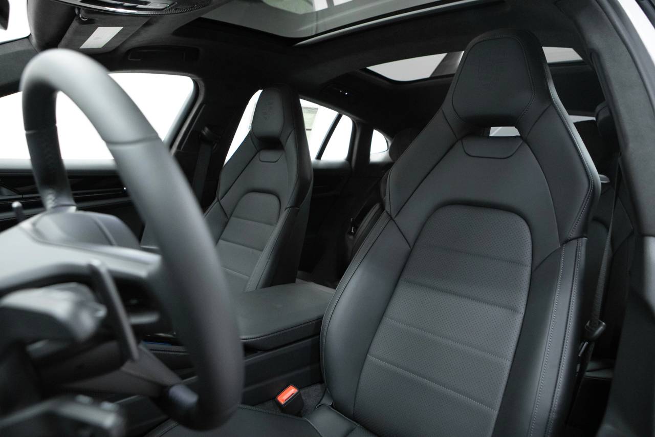 Thumbnail: 2026 Porsche Panamera - 5