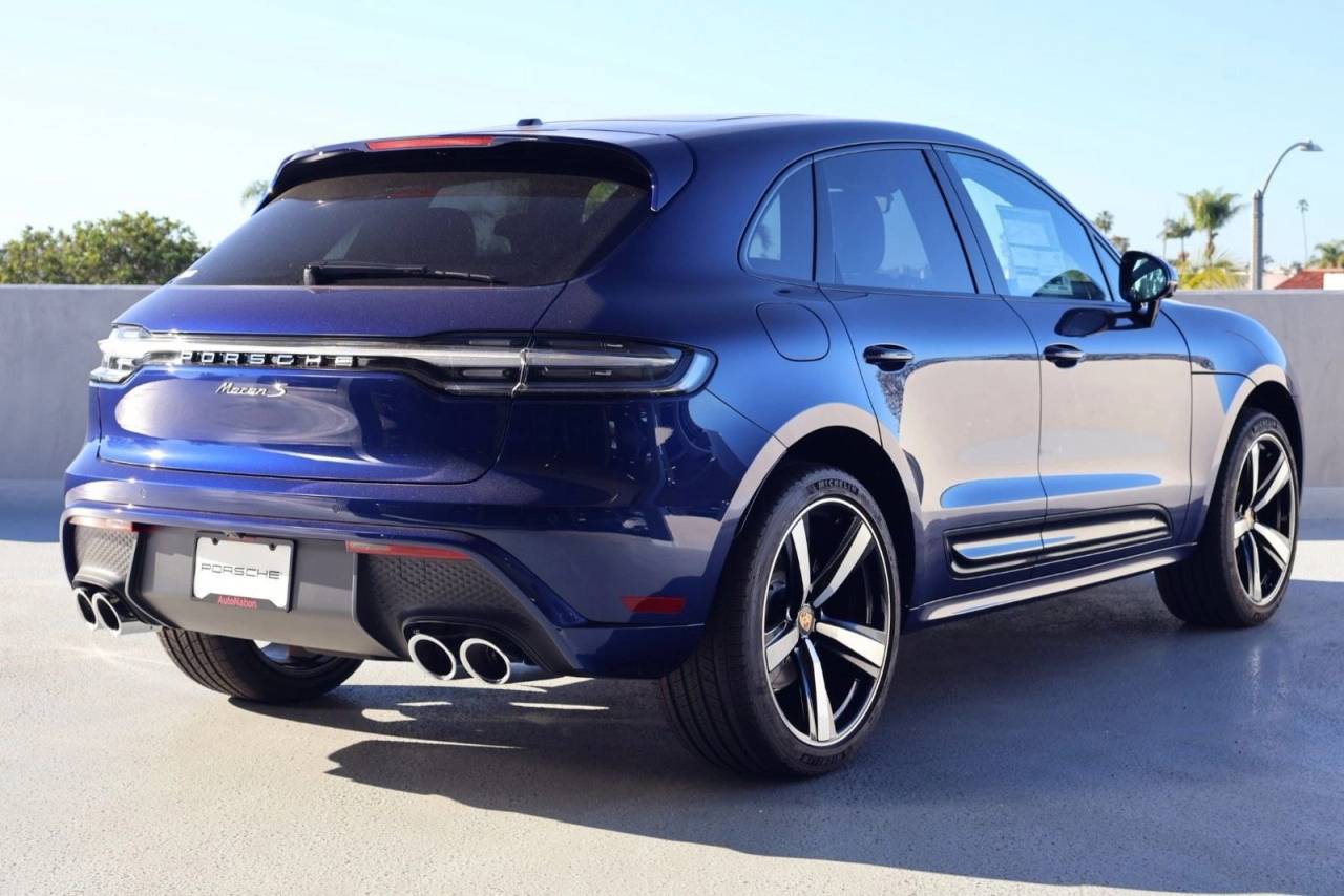 Thumbnail: 2026 Porsche Macan - 9
