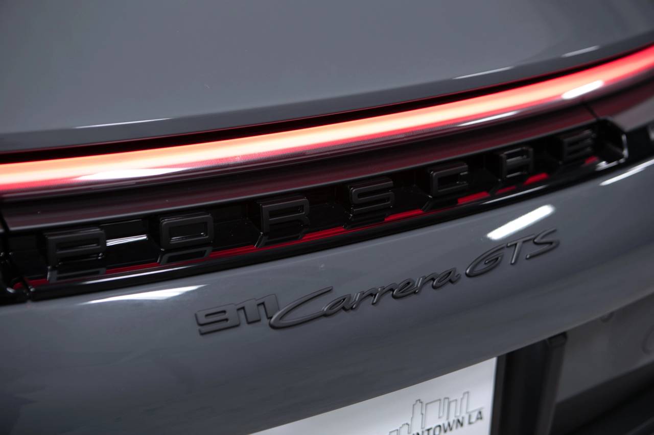 Thumbnail: 2026 Porsche 911 - 16