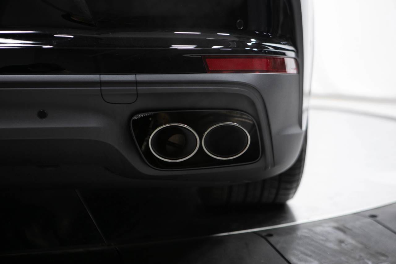 Thumbnail: 2026 Porsche Panamera - 17