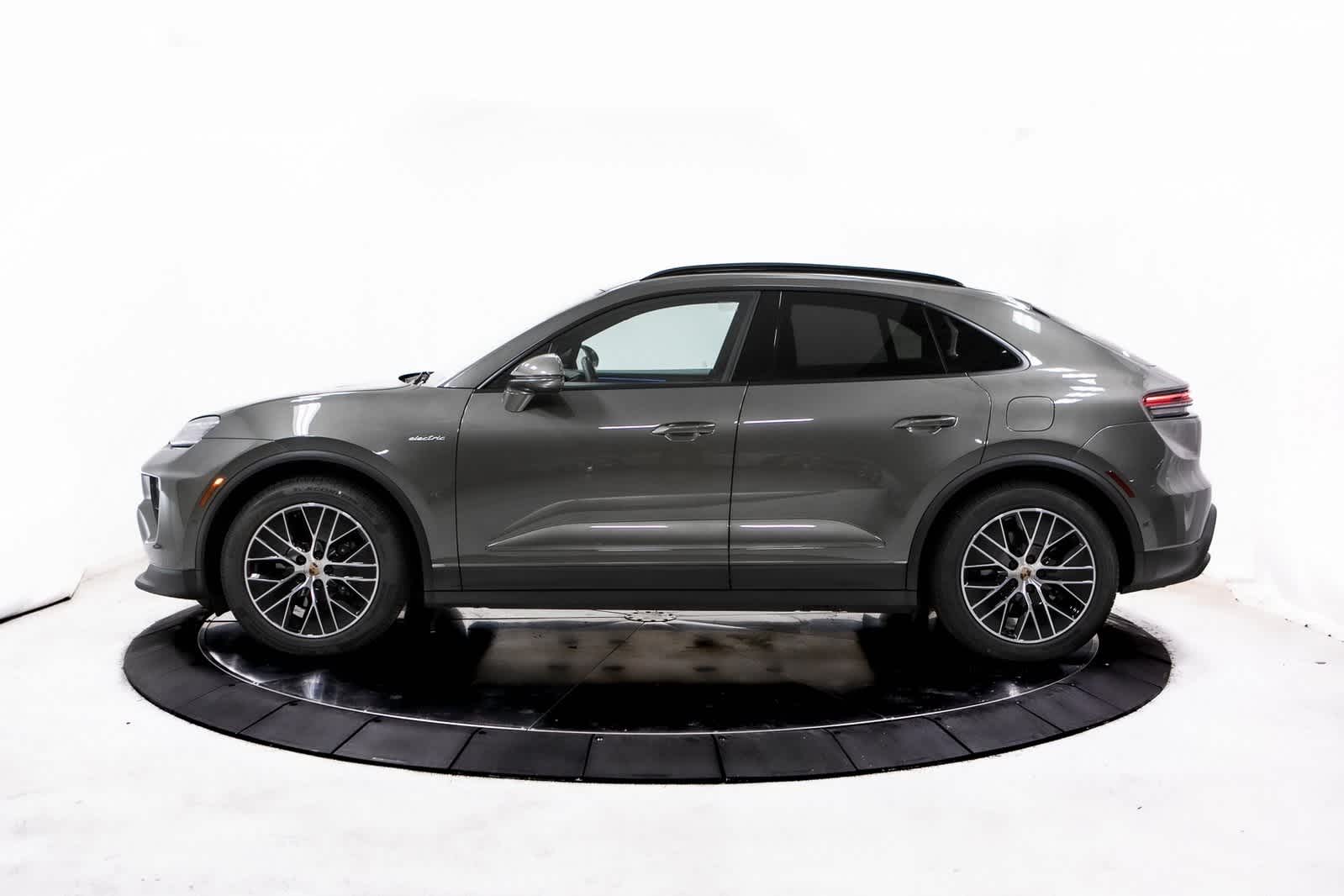 2025 Porsche Macan Electric photo 2