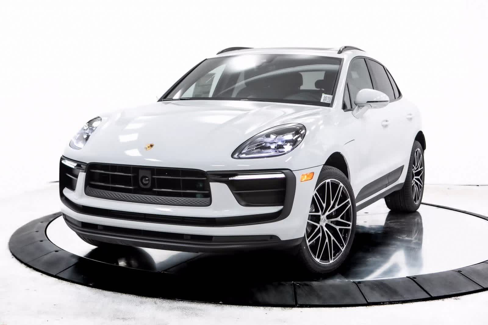2025 Porsche Macan's photo