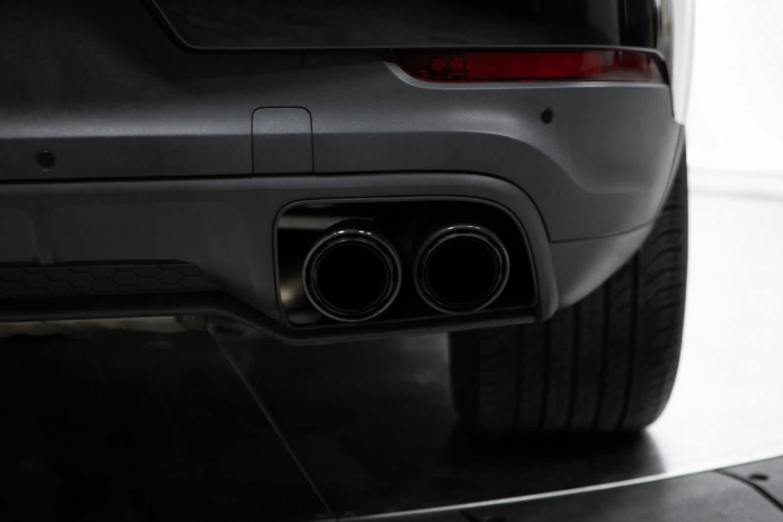 Thumbnail: 2022 Porsche Cayenne - 33