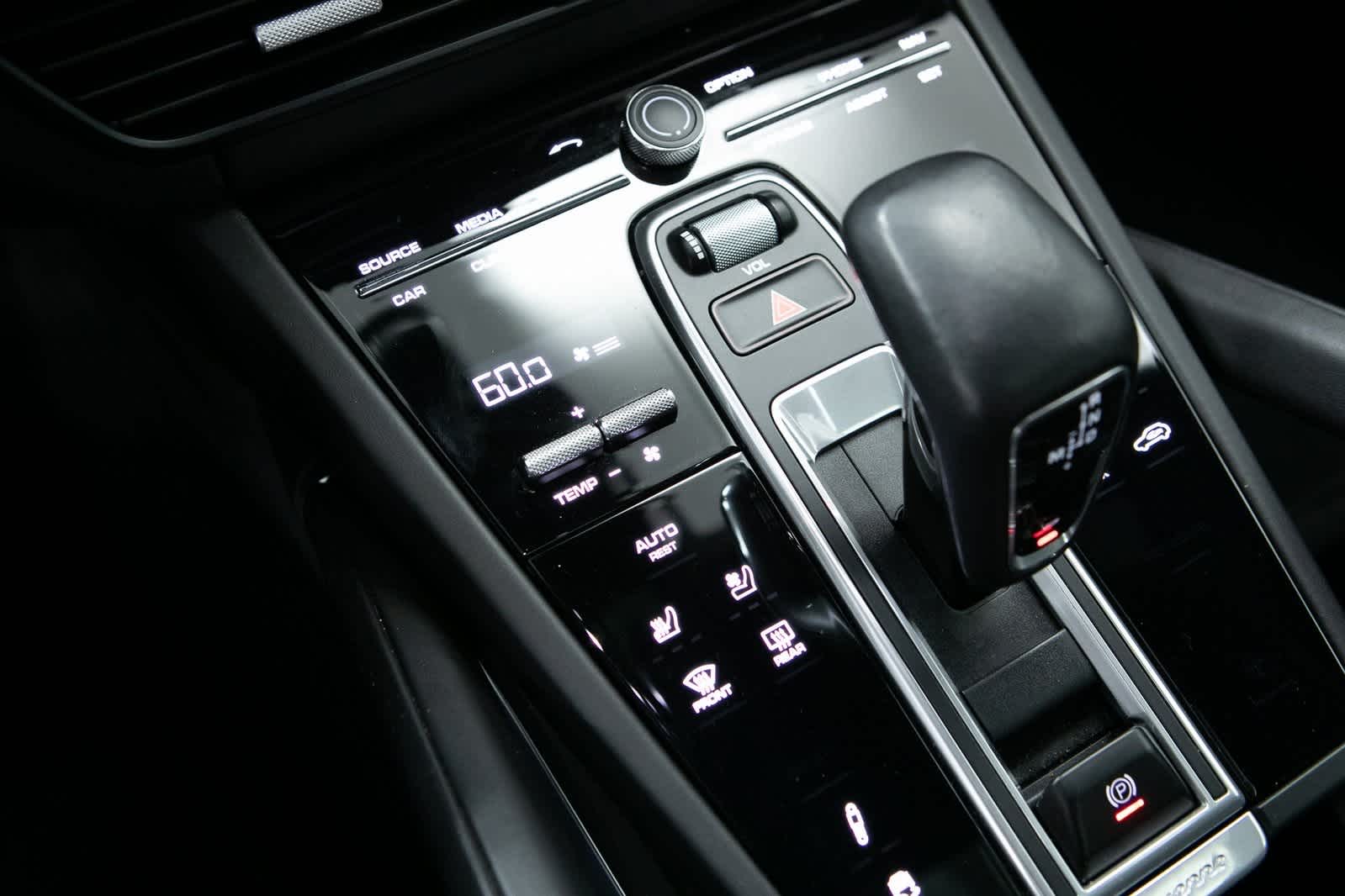 Thumbnail: 2022 Porsche Cayenne - 22