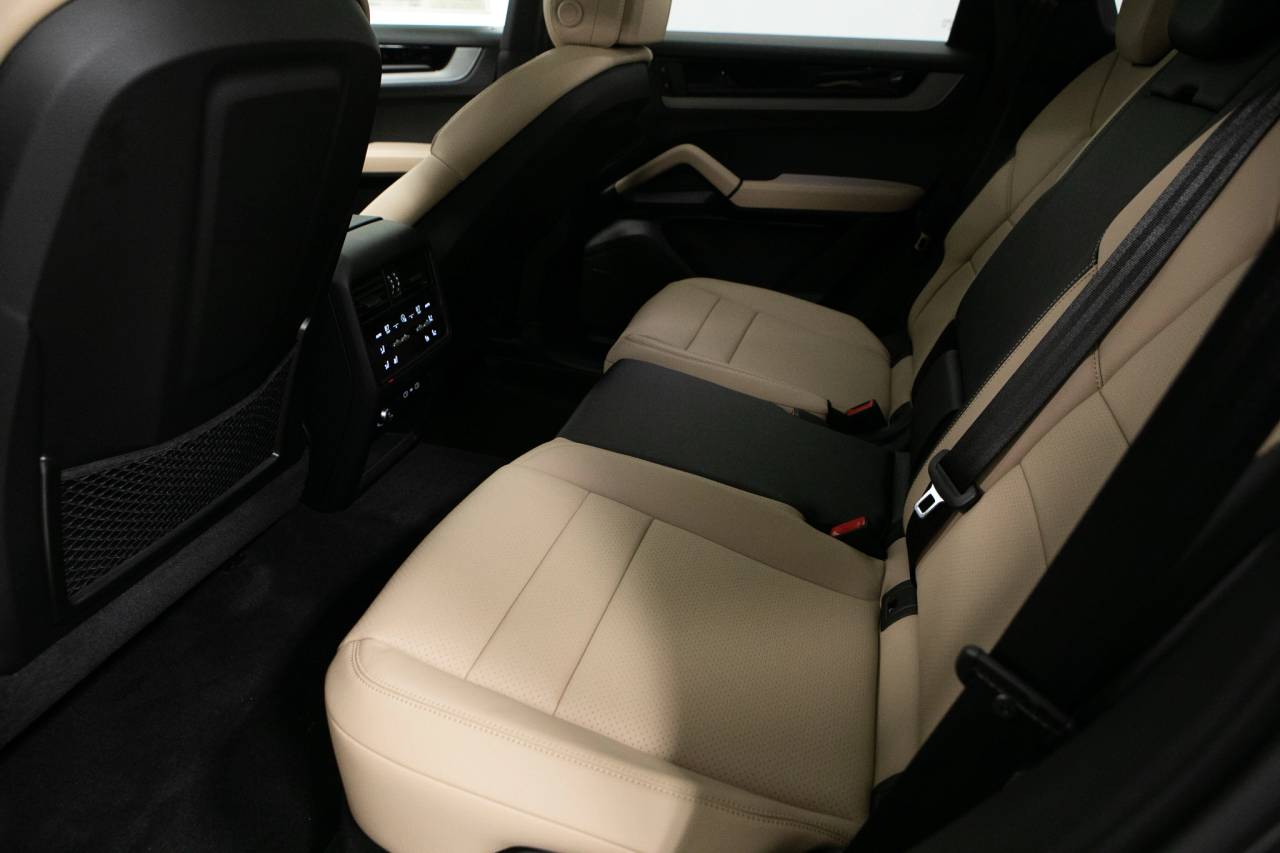 Thumbnail: 2026 Porsche Cayenne - 36