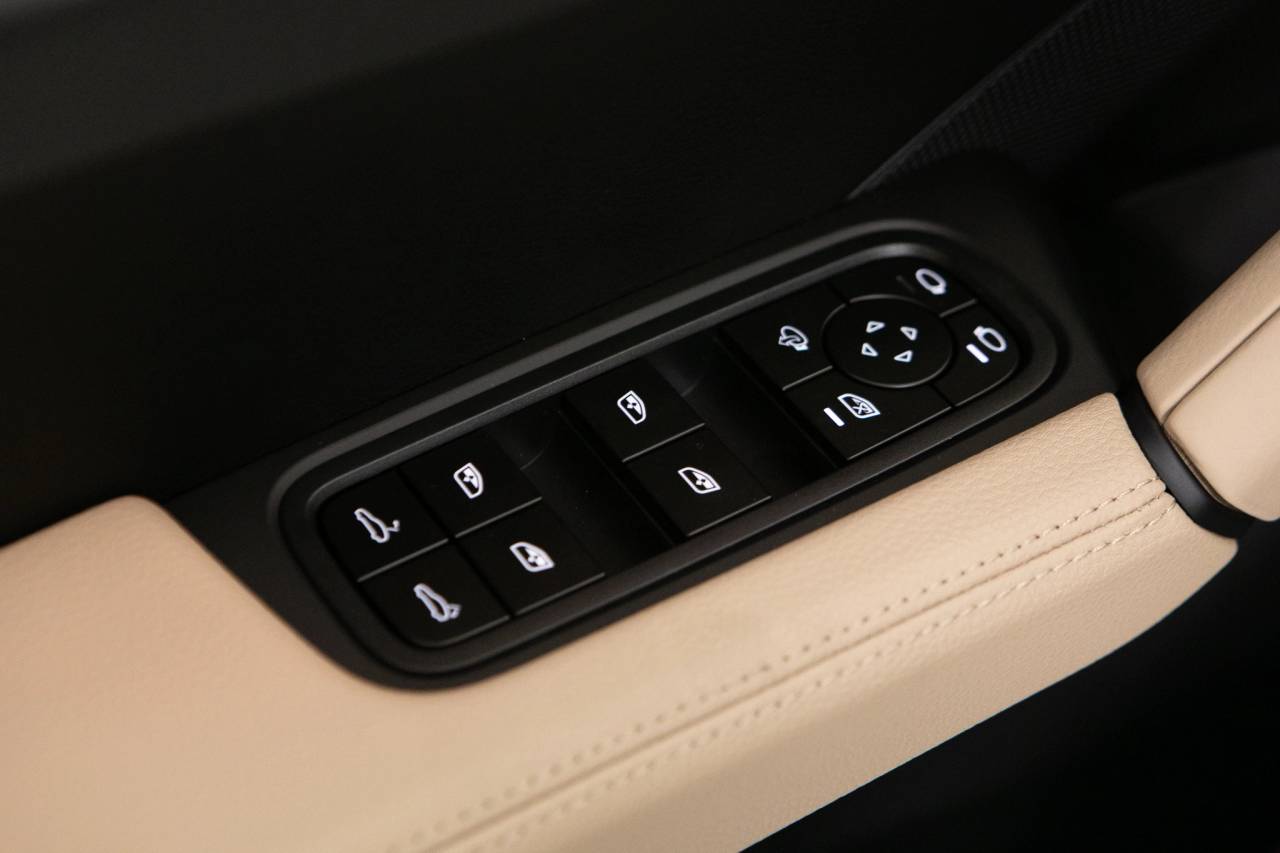 Thumbnail: 2026 Porsche Cayenne - 25