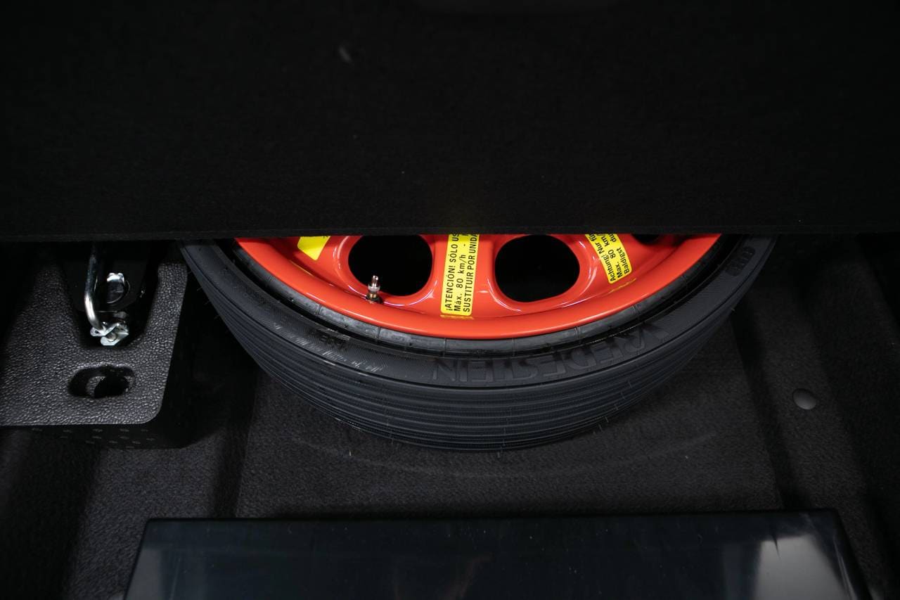 Thumbnail: 2026 Porsche Macan - 39