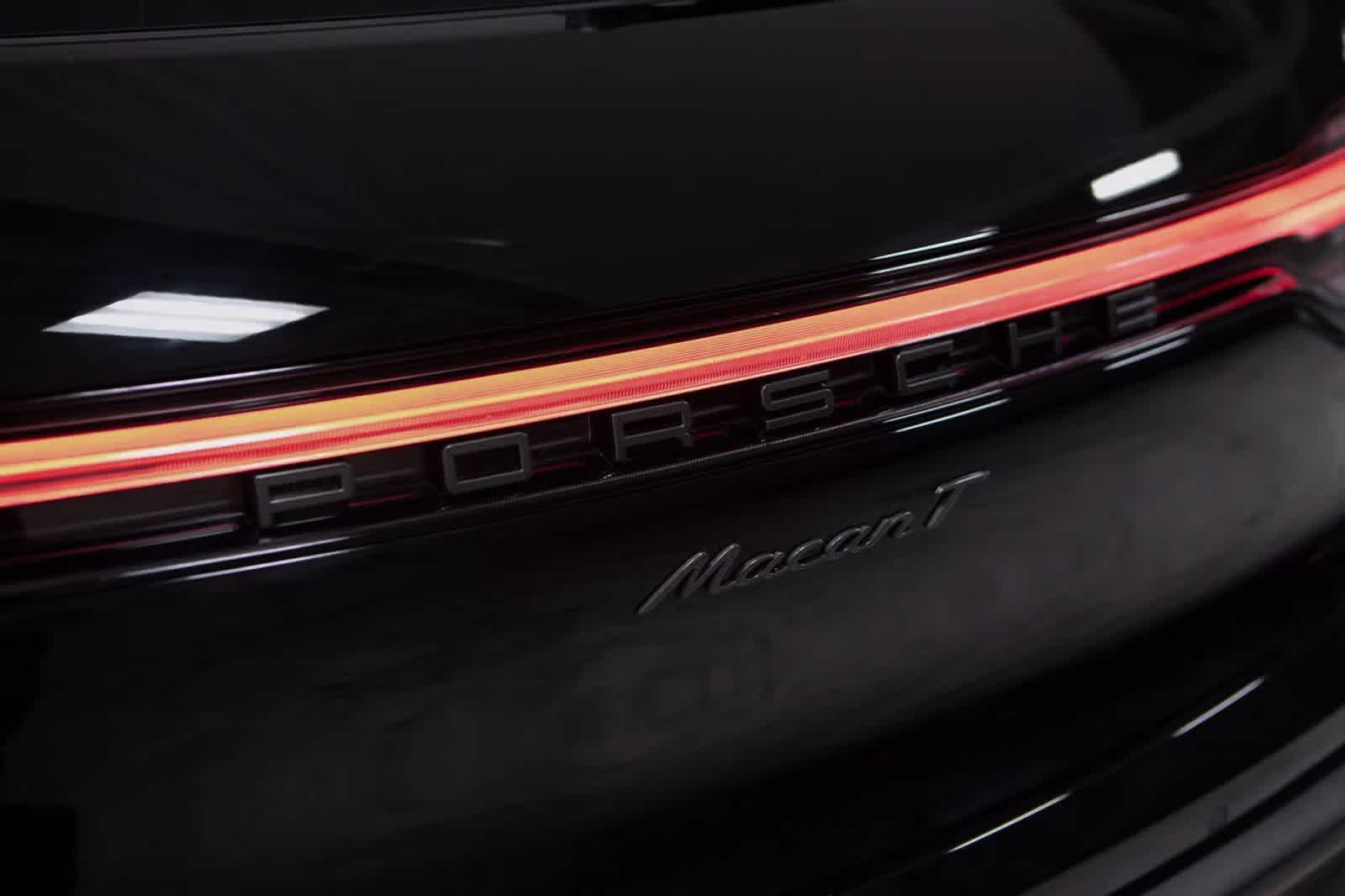 Thumbnail: 2026 Porsche Macan - 18