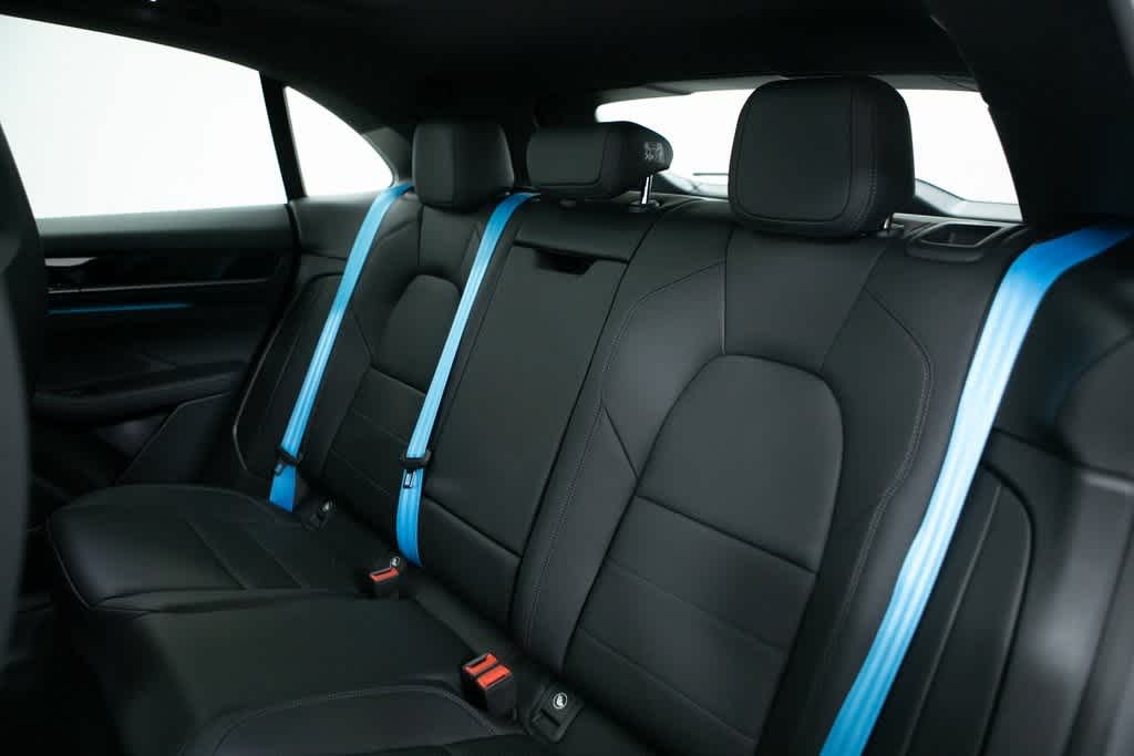 Thumbnail: 2025 Porsche Macan - 35