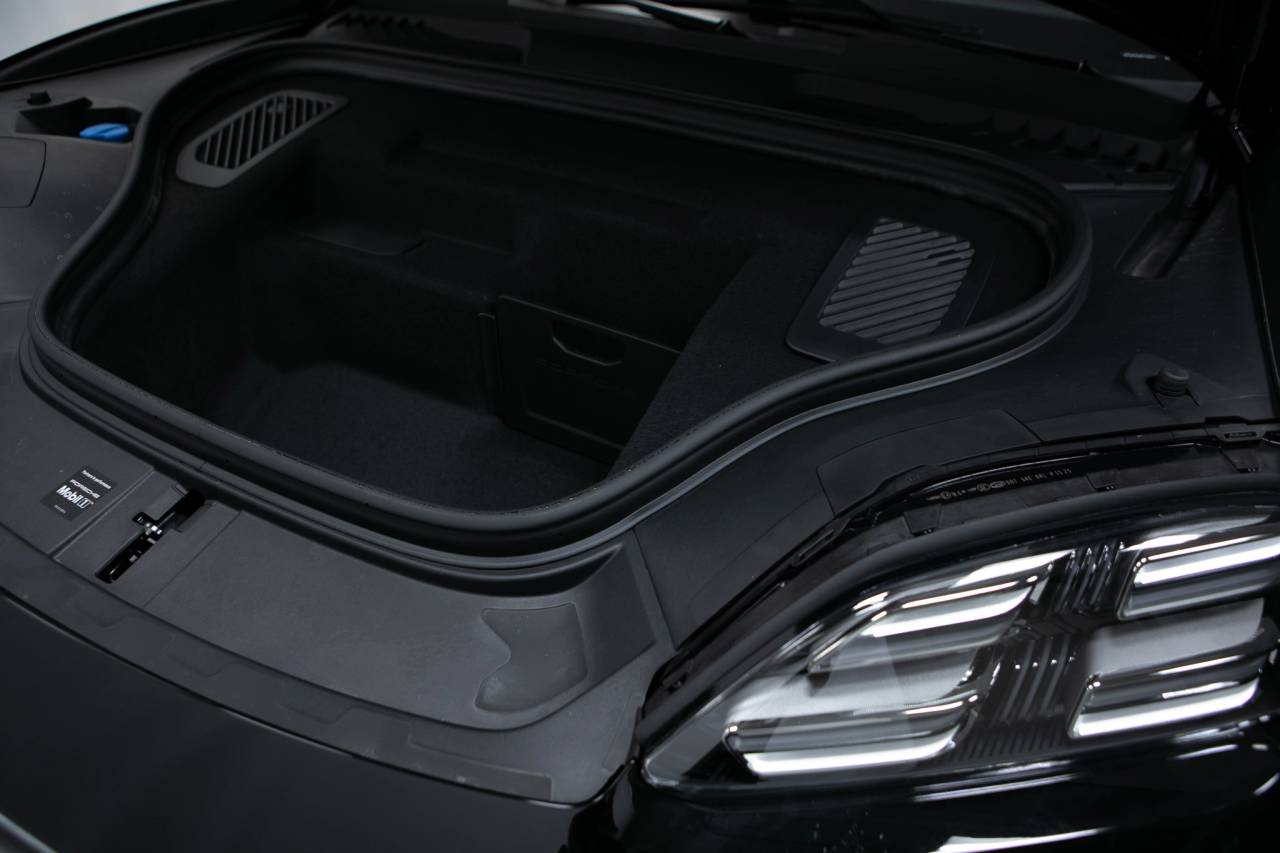 Thumbnail: 2026 Porsche Macan - 37