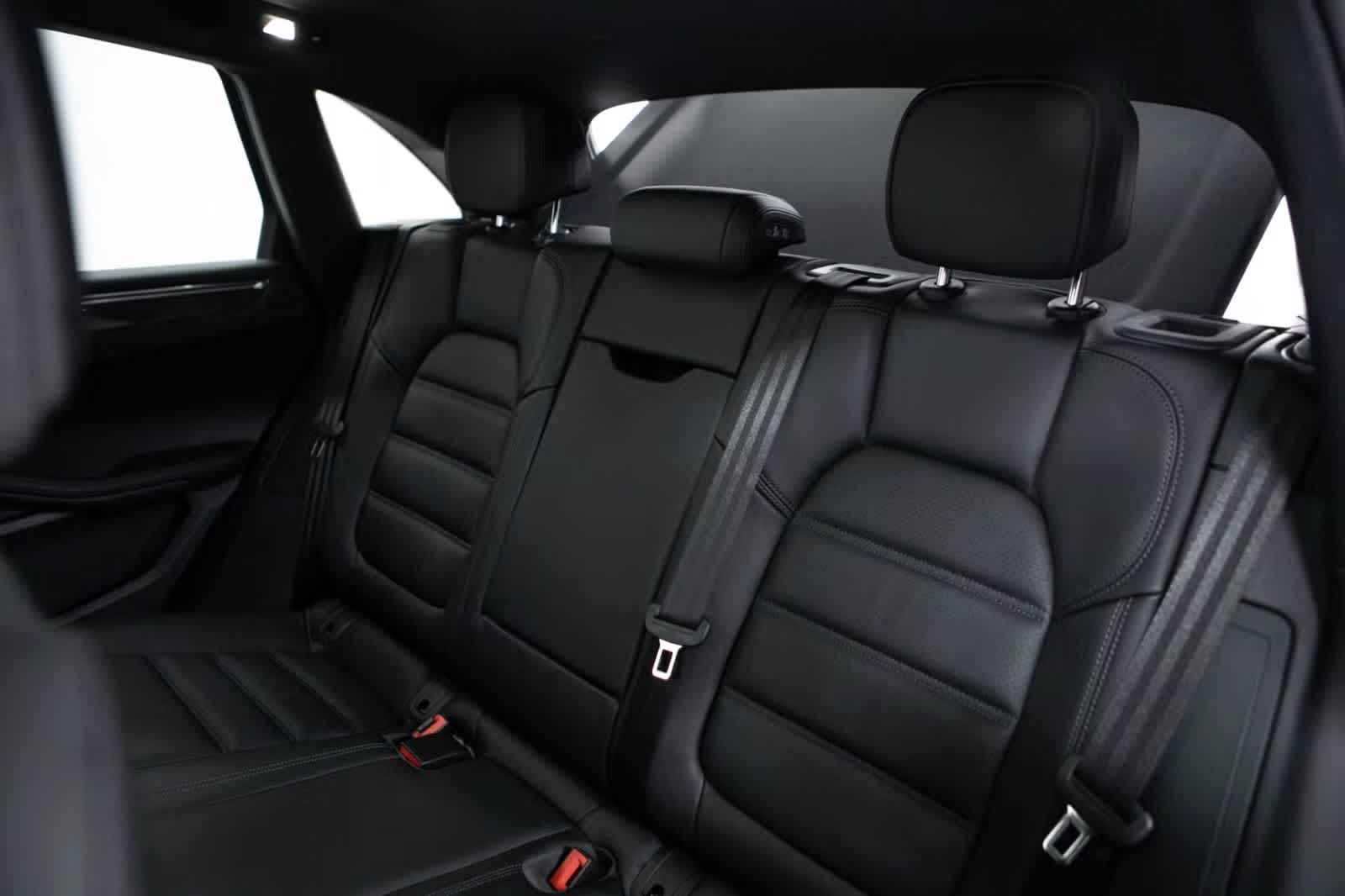 Thumbnail: 2026 Porsche Macan - 35