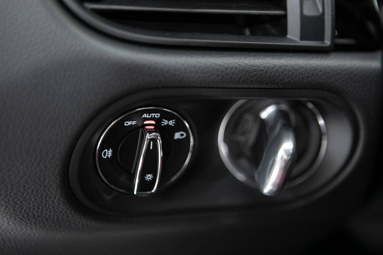 Thumbnail: 2026 Porsche Macan - 28