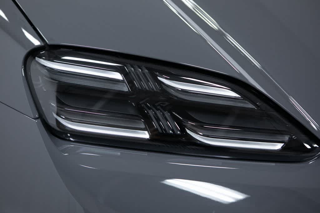 Thumbnail: 2025 Porsche Macan - 18