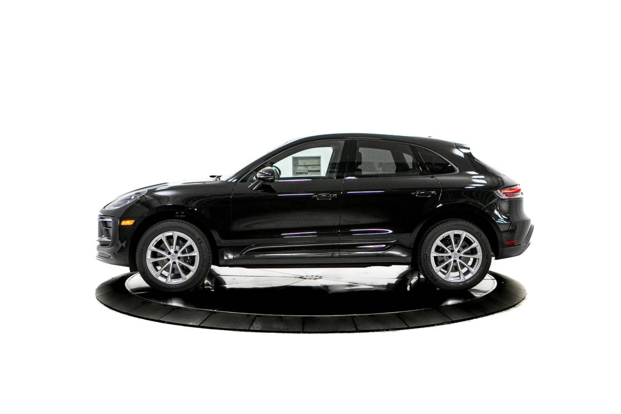 Thumbnail: 2026 Porsche Macan - 2