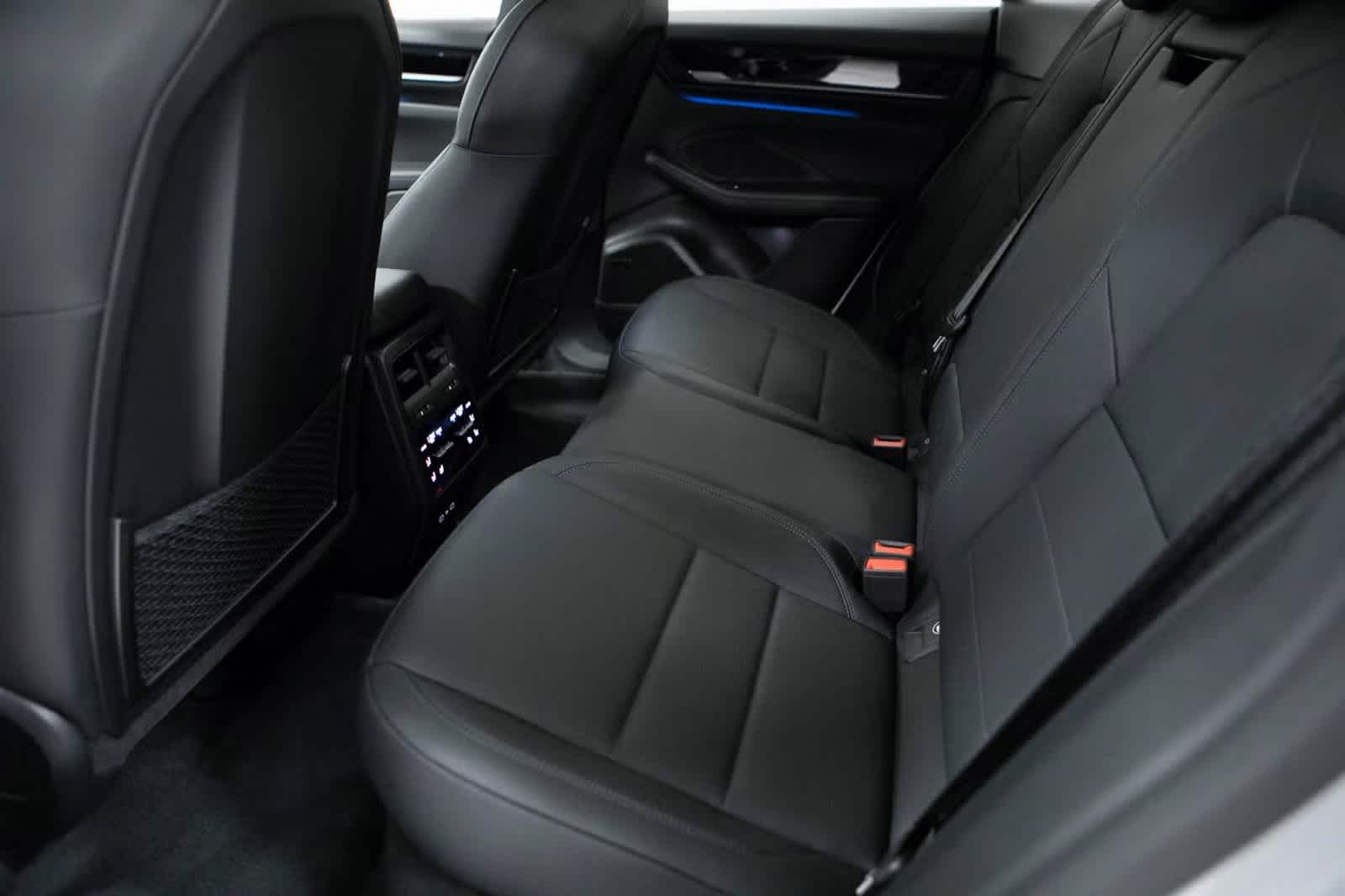 Thumbnail: 2025 Porsche Macan - 25