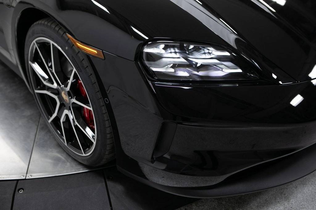 Thumbnail: 2025 Porsche Taycan - 12