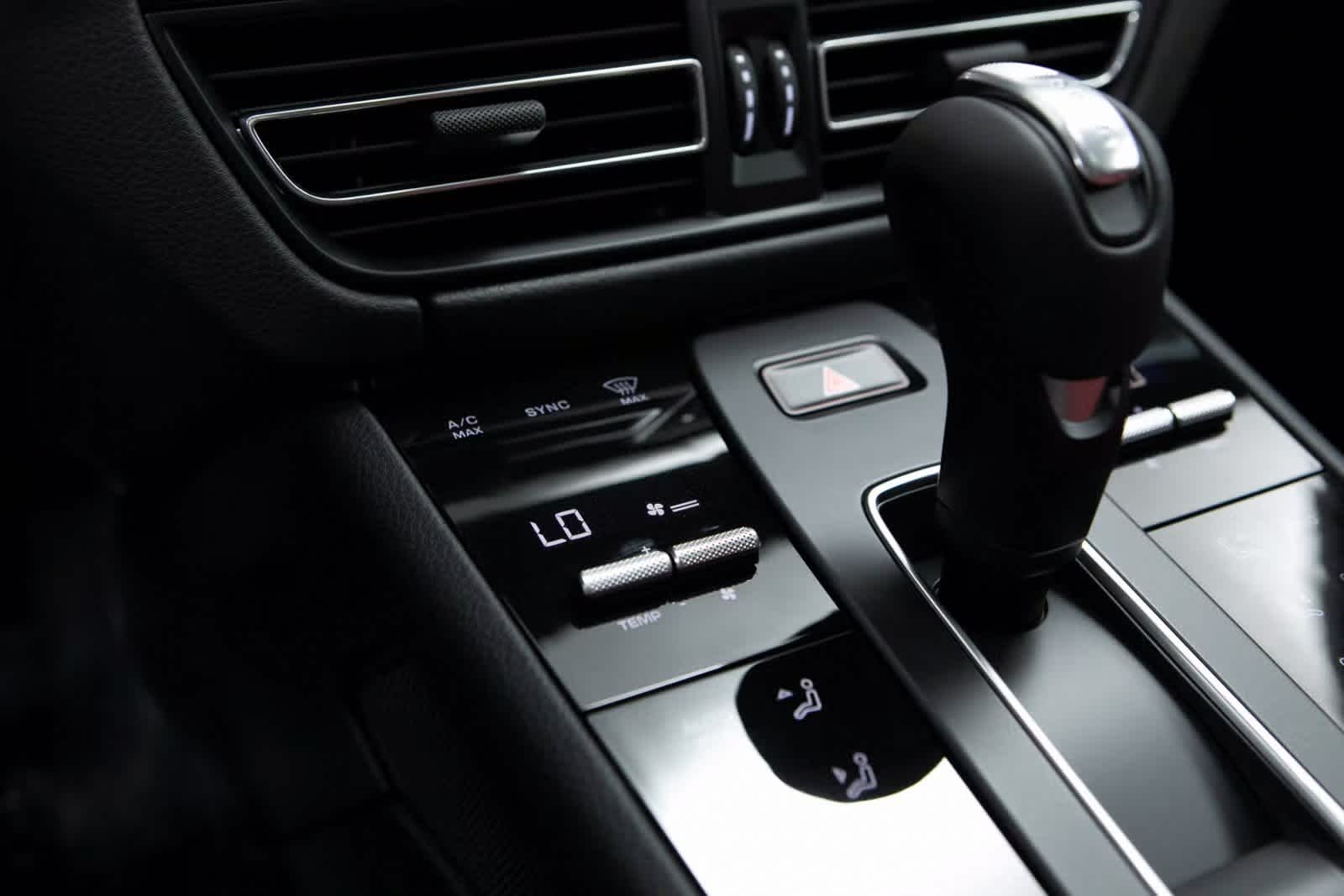 Thumbnail: 2025 Porsche Macan - 26