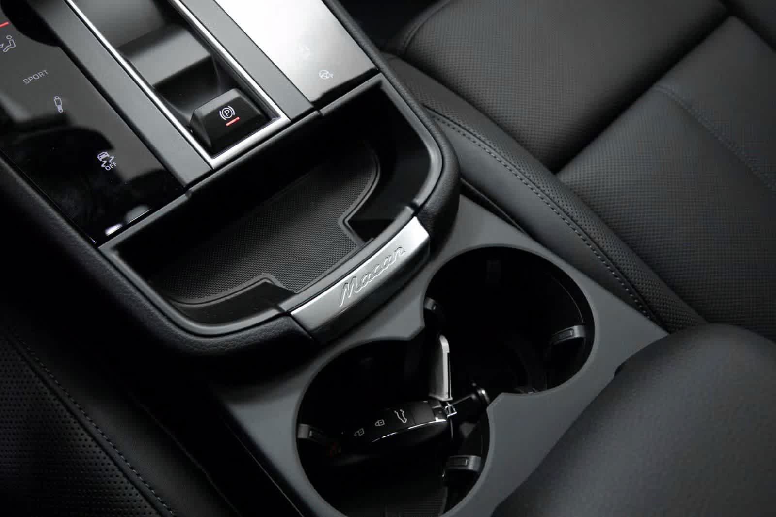 Thumbnail: 2025 Porsche Macan - 26