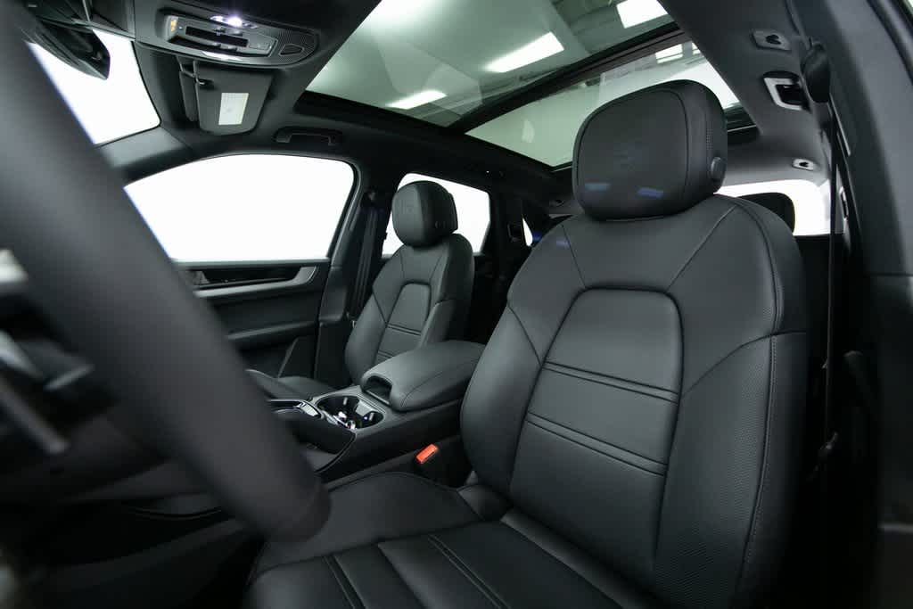 Thumbnail: 2025 Porsche Cayenne - 5