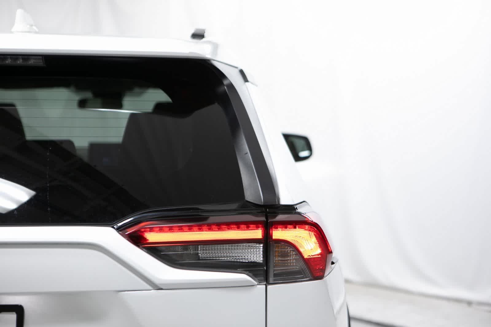 Thumbnail: 2021 Toyota RAV4 - 33