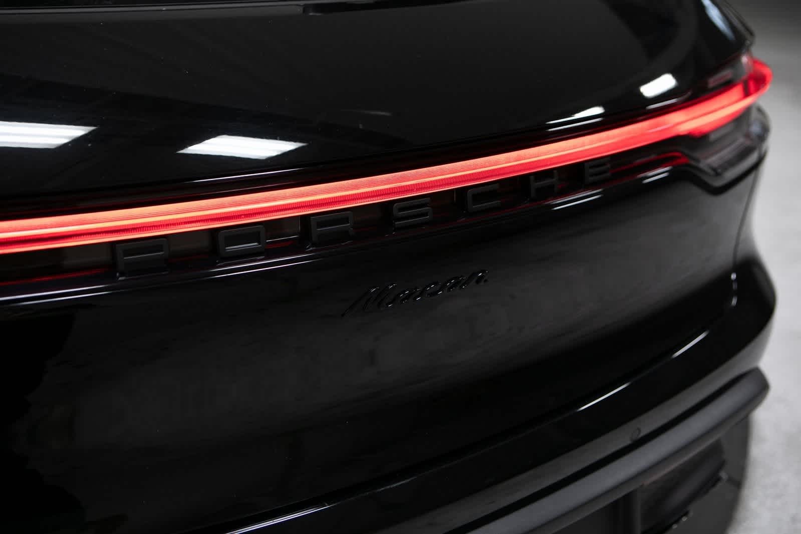 Thumbnail: 2025 Porsche Macan - 37