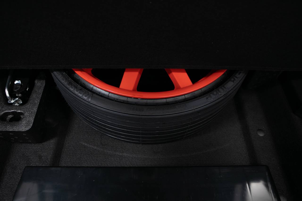 Thumbnail: 2026 Porsche Macan - 40