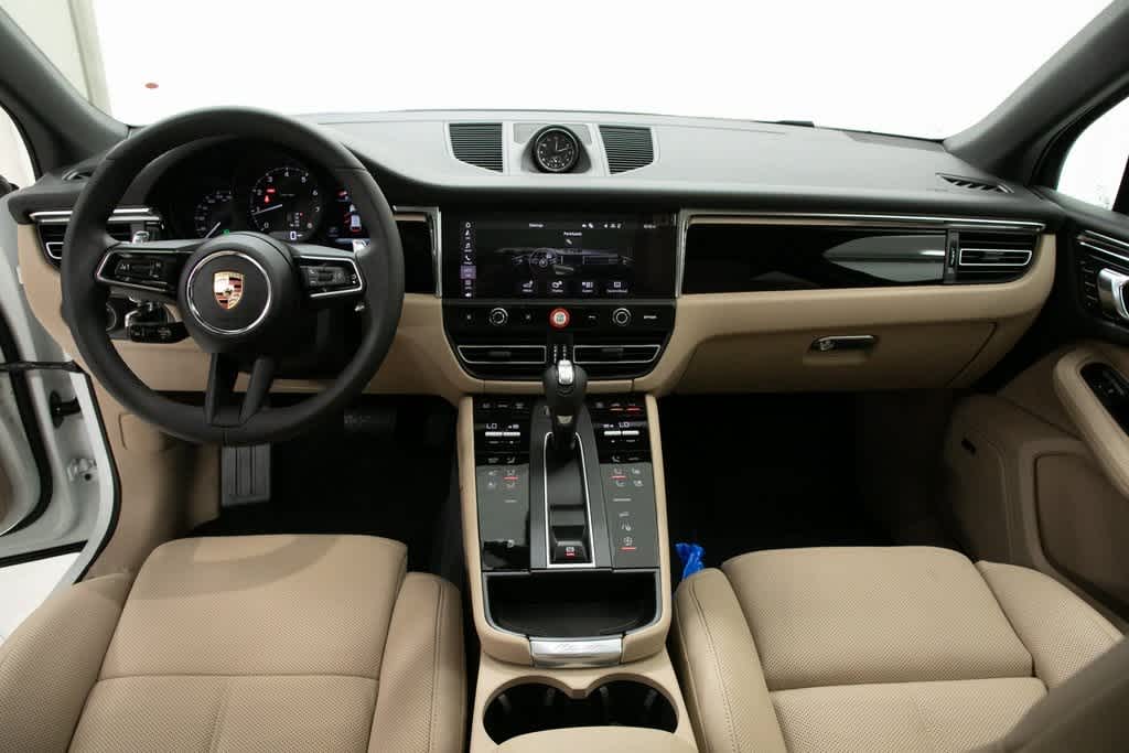 Thumbnail: 2025 Porsche Macan - 13