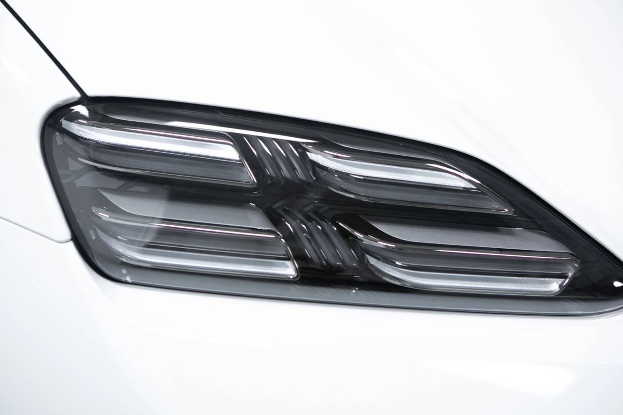 Thumbnail: 2026 Porsche Macan - 13