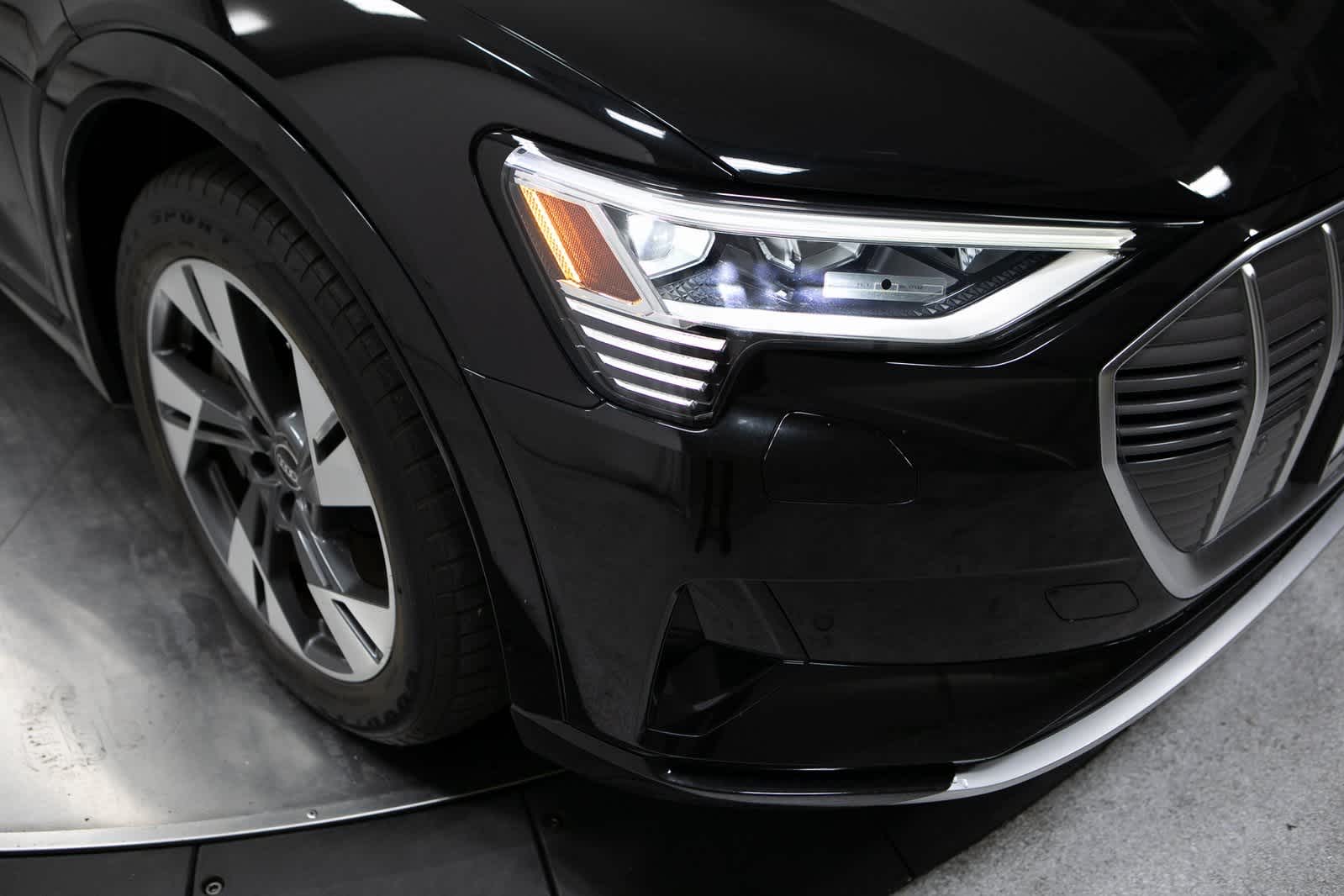 Thumbnail: 2022 Audi e-tron - 12