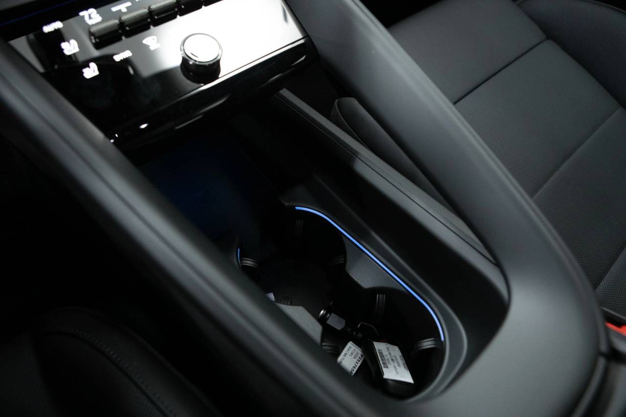 Thumbnail: 2025 Porsche Macan - 31