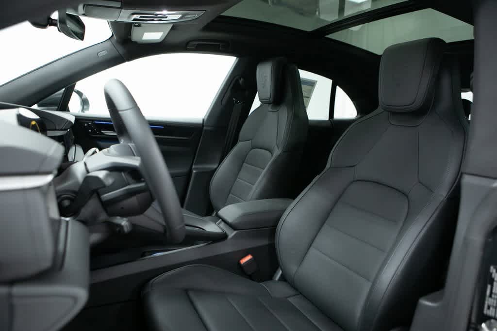 Thumbnail: 2025 Porsche Macan - 5