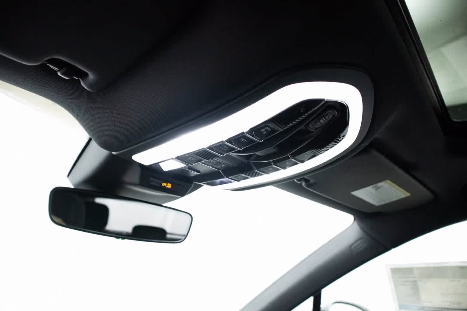 Thumbnail: 2025 Porsche Macan - 23