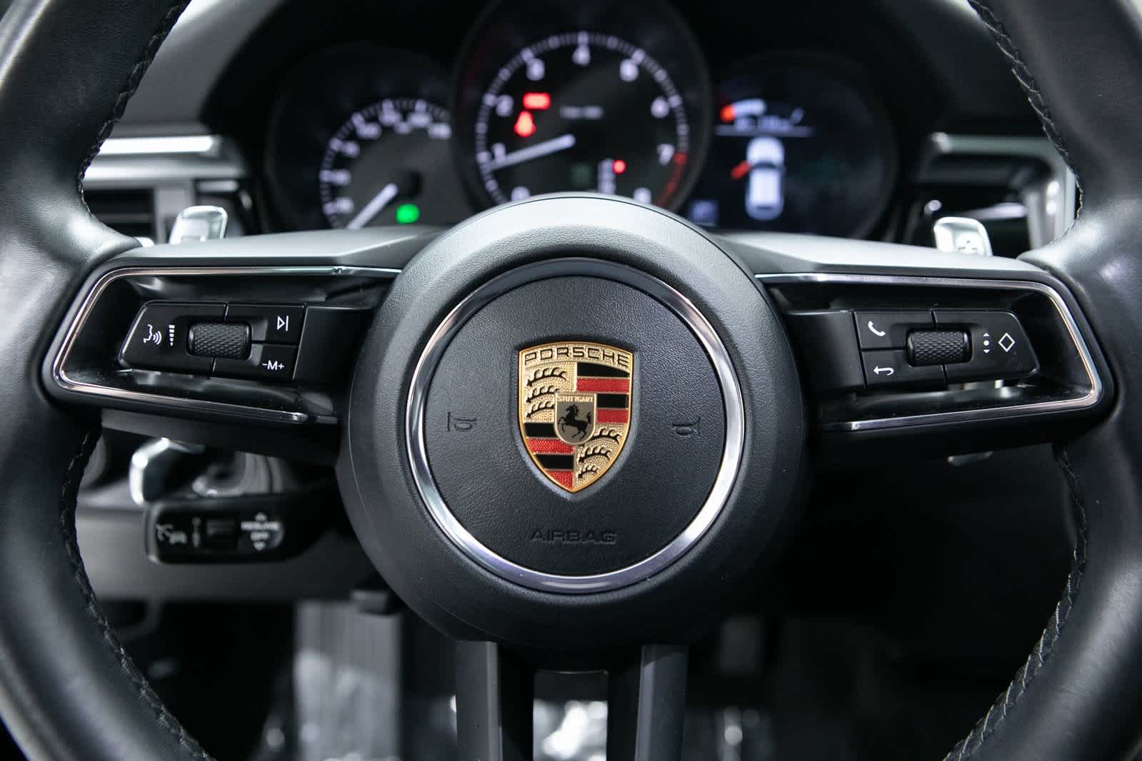 Thumbnail: 2023 Porsche Macan - 14