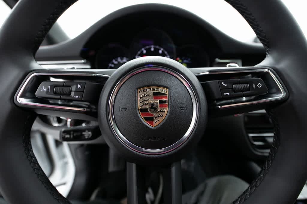 Thumbnail: 2025 Porsche Macan - 14