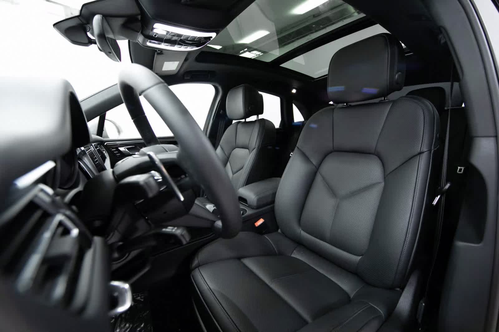 Thumbnail: 2025 Porsche Macan - 5