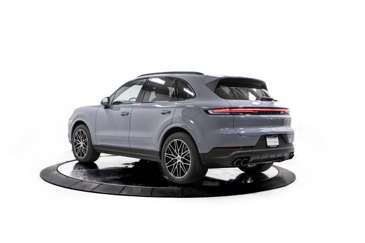 2026 Porsche Cayenne S photo 3